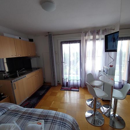 Joli Studio Avec Terrasse Et Vue Exclusivement Pour Non Fumeurs Belmont-sur-Lausanne Exteriör bild