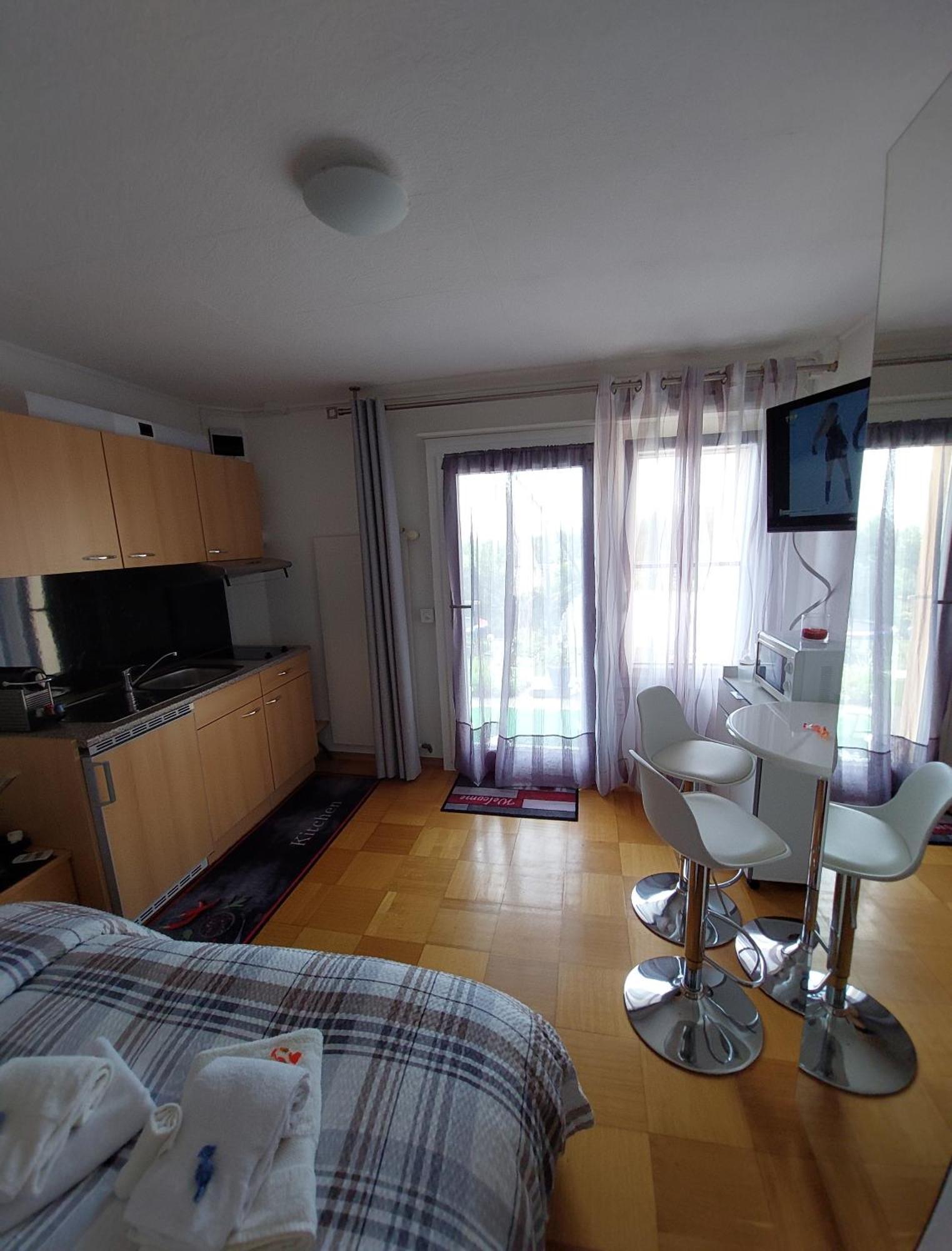 Joli Studio Avec Terrasse Et Vue Exclusivement Pour Non Fumeurs Belmont-sur-Lausanne Exteriör bild